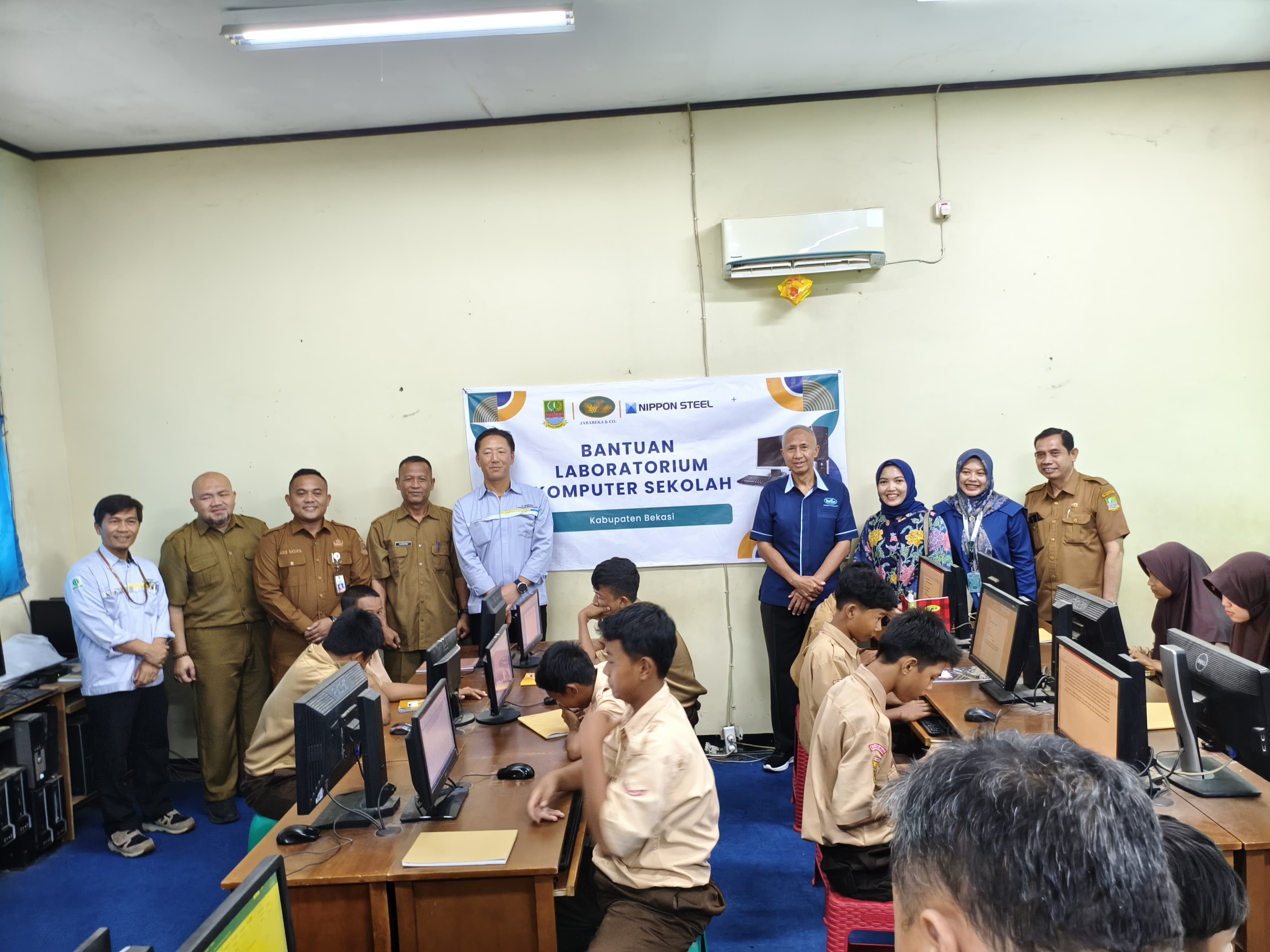 Pemberian Bantuan Komputer